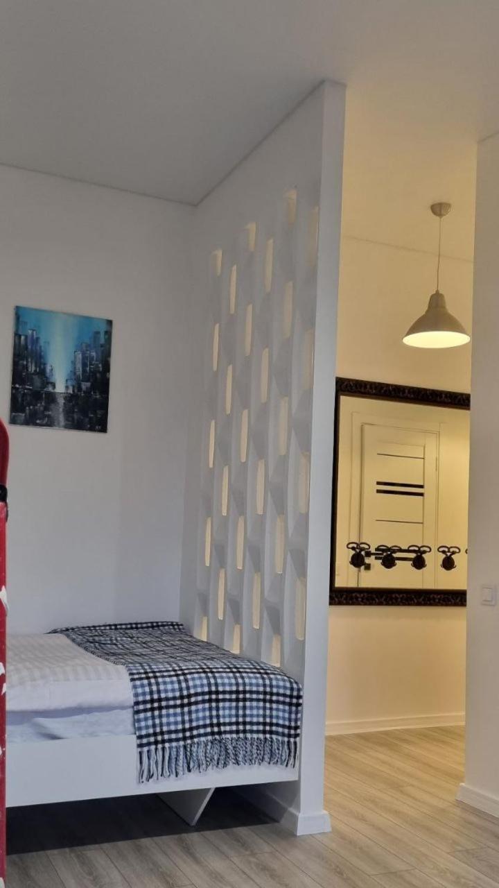 Апартаменти Поруч З М. Палац Україна Kyiv Exterior photo