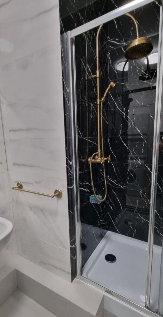 Апартаменти Поруч З М. Палац Україна Kyiv Exterior photo