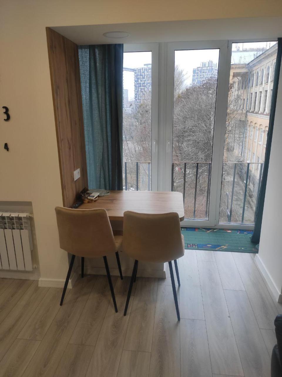 Апартаменти Поруч З М. Палац Україна Kyiv Exterior photo